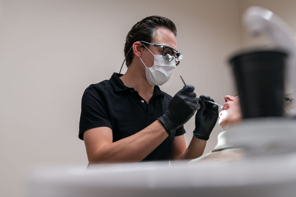 DentalGut Mainz: Der Unterschied zwischen reiner Implantologie und ganzheitlicher Versorgung